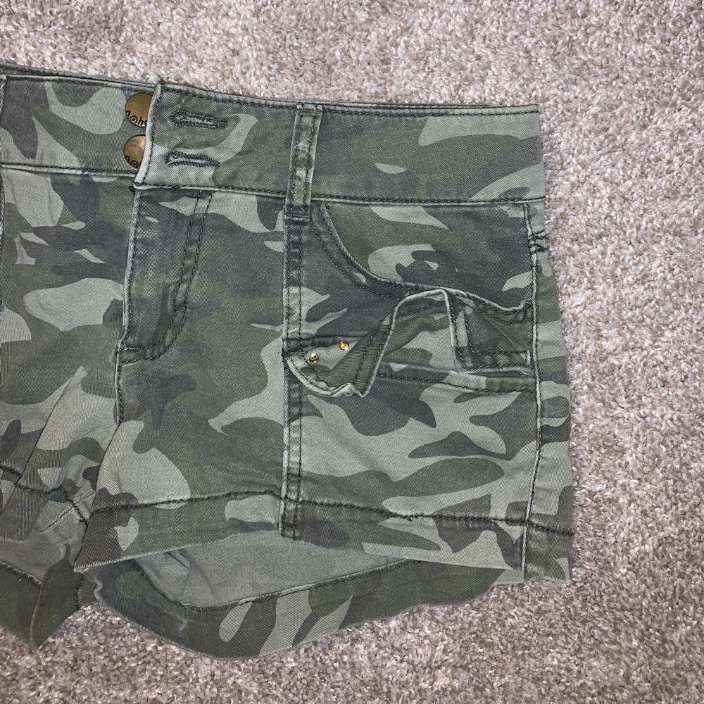 No Boundaries Juniors Green Camo Jean shorts sz 9 - Picture 4 of 9
